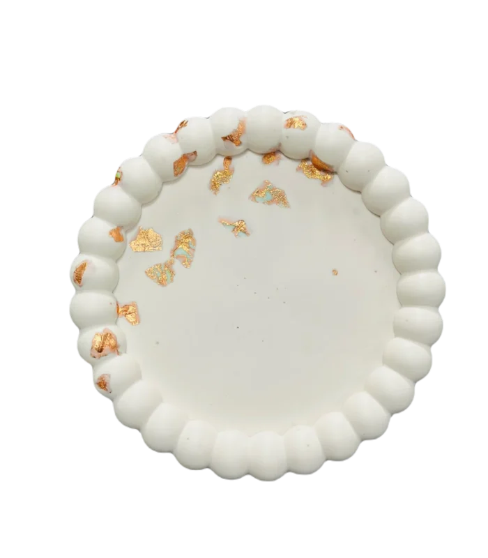 Padėkliukas jasmonito baltas su auksiniu blizgučiu 1050x1200