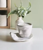 Veidas su puodeliu (RNG NR5-2)