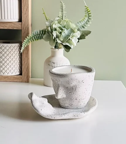 Veidas su puodeliu (RNG NR5-2)